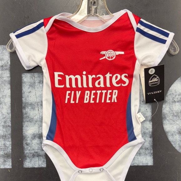 Arsenal Onesie Toddlers 9 Months - Picture 1 of 1